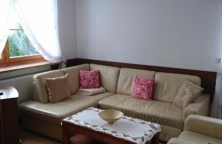 Zdjęcie ze strony www.booking.com/hotel/pl/apartments-pod-klonami-kisewo.pl.html