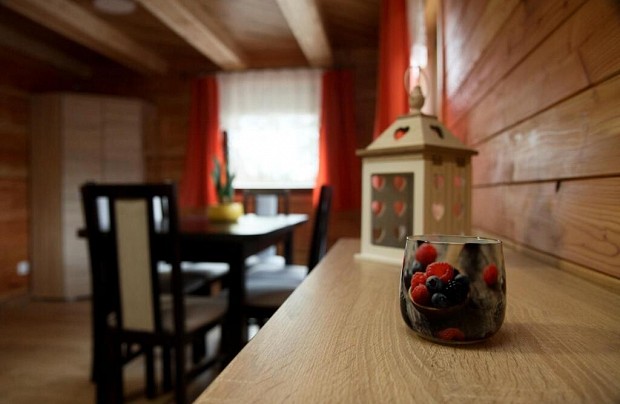 Zdjęcie ze strony www.booking.com/hotel/pl/drewniany-domek-nad-stawem.pl.html