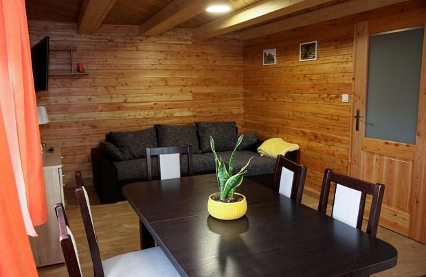 Zdjęcie ze strony www.booking.com/hotel/pl/drewniany-domek-nad-stawem.pl.html