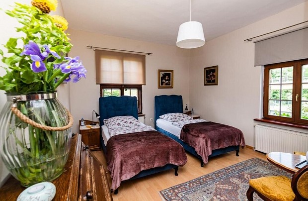 Zdjęcie ze strony www.booking.com/hotel/pl/nostalgia-poganice.pl.html