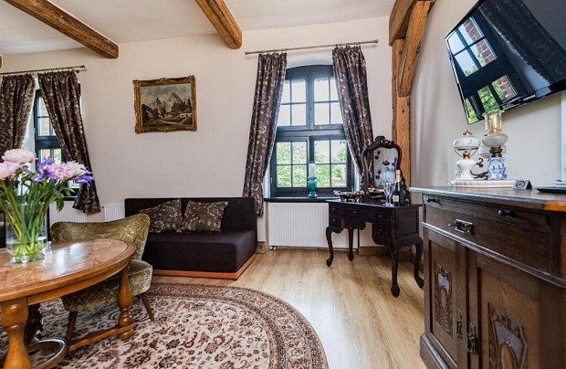 Zdjęcie ze strony www.booking.com/hotel/pl/nostalgia-poganice.pl.html