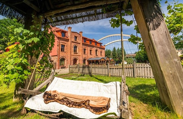 Zdjęcie ze strony www.booking.com/hotel/pl/nostalgia-poganice.pl.html