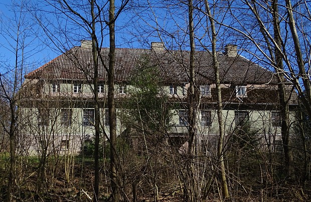 Zespół dworsko-parkowy w Łebieniu