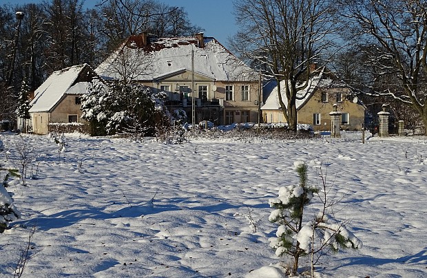 Zespół dworsko-parkowy w Leśnicach