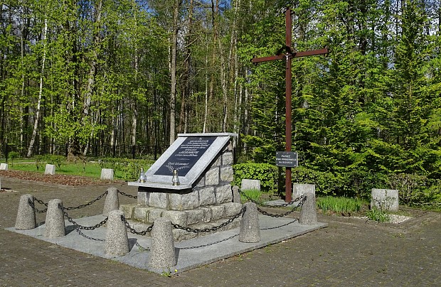 Cmentarz-pomnik ku czci ofiar Marszu Śmierci w Krępie Kaszubskiej