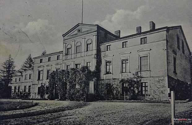 Zespół dworsko-parkowy w Darżewie